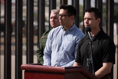 USA, Zoll- und Grenzschutzkommissar Kevin K. McAleenan besucht Grenze zu Mexiko in El Paso United States Customs and Border Protection Commissioner Kevin K. McAleenan addresses the dramatic increase in illegal crossings that continues along the Southwest border at a press conference in El Paso, Texas on Wednesday March 27, 2019. He appealed to lawmakers for more resources to handle the unprecedented migration surge.  ELP20190327344 JUSTINxHAMEL