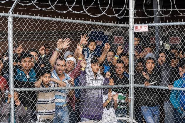 USA, Zoll- und Grenzschutzkommissar Kevin K. McAleenan besucht Grenze zu Mexiko in El Paso Migrants are shown being held for processing under the Paso del Norte Bridge in El Paso on March 27, 2019. Nearby, United States Customs and Border Protection Commissioner Kevin K. McAleenan addressed the dramatic increase in illegal crossings that continues along the Southwest border at a press conference in El Paso, Texas on Wednesday March 27, 2019. He appealed to lawmakers for more resources to handle the unprecedented migration surge.  ELP2019032734611 JUSTINxHAMEL