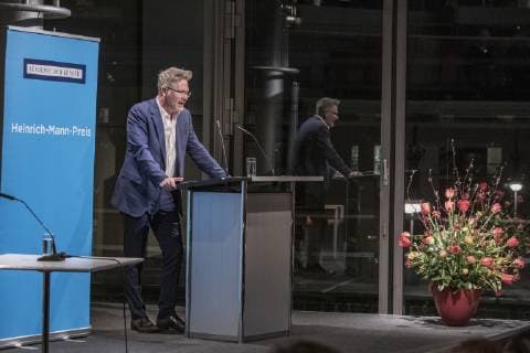 Berlin Academy of the Arts Adam Tooze Economic historian Laudatio The Heinrich Mann Prize 2019 goes to the author and scientist Danilo Scholz Adam Tooze Economic historian Laudatio Mascha Schneider Actress reads texts by Heinrich Mann Kathrin Röggla AdK Welcome and award ceremony at the Berlin Academy of the Arts on 27 03 2019