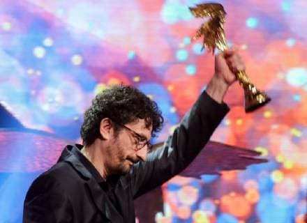 Entertainment Bilder des Tages MOSCOW, RUSSIA â€“ MARCH 30, 2019: Sound engineer Boris Voit accepts an award for Best Sound Mixing for Kirill Serebrennikov s film Leto Summer at the 32nd Nika Film Award Ceremony. Vyacheslav Prokofyev TASS  TS0A66FB