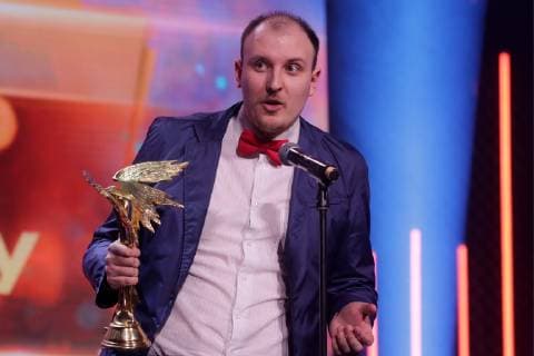 MOSCOW, RUSSIA â€“ MARCH 30, 2019: Musician Alexei Sergunin accepts an award for Best Soundtrack for Sergei Livnev s film Van Goghs at the 32nd Nika Film Award Ceremony. Vyacheslav Prokofyev TASS  TS0A66FD