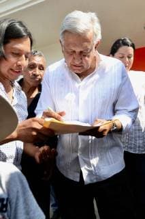 March 30 2019 EUM20190330NAC02 JPG HUEJUTLA Hgo Presidency Presidency AMLO President Andres Manuel Lopez Obrador in his transfer to the state of San Luis Potosi where he will head an event in the municipality of Aquismon stops at a gas station where people come to take pictures and ask for firm dolls with their figure on Saturday 30 March 2019 Photo Agency EL UNIVERSAL German Espinosa MAR  - ZUMAu78_ 20190330_zaf_u78_030 Copyright: xGermanxEluniversalx