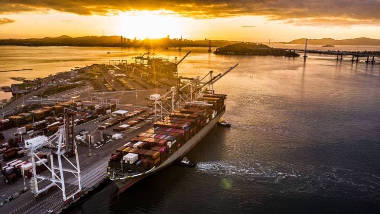 Cargo ship at sunset in the port of Oakland California Copyright: imageBROKER/JeremyxGraham ibldbr04862455.jpg