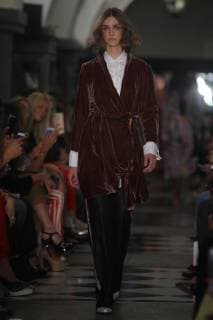 A model presents creations by the Mexican designer Sandra Weil during the Mexico s Fashion Week in Mexico City, Mexico, on 1 April 2019. Mexico s Fashion Week !ACHTUNG: NUR REDAKTIONELLE NUTZUNG!  Copyright: xSashenkaxGutierrezx AME4745 20190402-636897827239719373