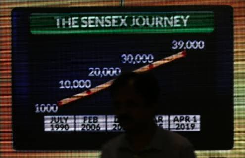 (190402) -- MUMBAI, April 2, 2019 (Xinhua) -- A man walks past the Bombay Stock Exchange (BSE) in Mumbai, India, April 1, 2019. India s benchmark 30-share equity index Sensex touched a record high of 39,000-mark for the first time on Monday on the expectation of easing global economic slowdown, revival in India s corporate earnings and a possible rate cut by the central bank later this week. (Xinhua Stringer) INDIA-MUMBAI-BOMBAY STOCK EXCHANGE 