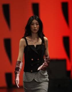 A model presents creation by Mexican designer Alejandra Decoss during the Mexico Fashion Week in Mexico City, Mexico, 02 April 2019. Mexico Fashion Week !ACHTUNG: NUR REDAKTIONELLE NUTZUNG!  Copyright: xMarioxGuzmánx AME5345 20190403-636898637099062456