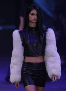 A model shows creations of Mexican designer Lorena Saravia during the Mexico Fashion Week, in Mexico City, Mexico, 2 April 2019. Mexico Fashion Week !ACHTUNG: NUR REDAKTIONELLE NUTZUNG!  Copyright: xMarioxGuzmánx AME5472 20190403-636898710156226221