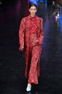 (190403) -- MEXICO CITY, April 3, 2019 (Xinhua) -- A model presents a creation at the Alexia Ulibarri Show during the Mercedes-Benz Fashion Week Mexico City in Mexico City, Mexico, April 2, 2019. (Xinhua Xin Yuewei) MEXICO-MEXICO CITY-FASHION WEEK 