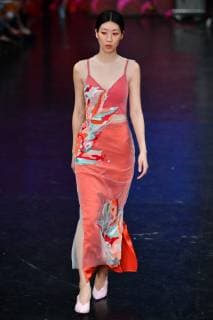 (190403) -- MEXICO CITY, April 3, 2019 (Xinhua) -- A model presents a creation at the Alexia Ulibarri Show during the Mercedes-Benz Fashion Week Mexico City in Mexico City, Mexico, April 2, 2019. (Xinhua Xin Yuewei) MEXICO-MEXICO CITY-FASHION WEEK 