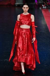 (190403) -- MEXICO CITY, April 3, 2019 (Xinhua) -- A model presents a creation at the Alexia Ulibarri Show during the Mercedes-Benz Fashion Week Mexico City in Mexico City, Mexico, April 2, 2019. (Xinhua Xin Yuewei) MEXICO-MEXICO CITY-FASHION WEEK 