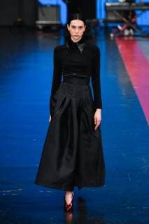 (190403) -- MEXICO CITY, April 3, 2019 (Xinhua) -- A model presents a creation at the Alexia Ulibarri Show during the Mercedes-Benz Fashion Week Mexico City in Mexico City, Mexico, April 2, 2019. (Xinhua Xin Yuewei) MEXICO-MEXICO CITY-FASHION WEEK 