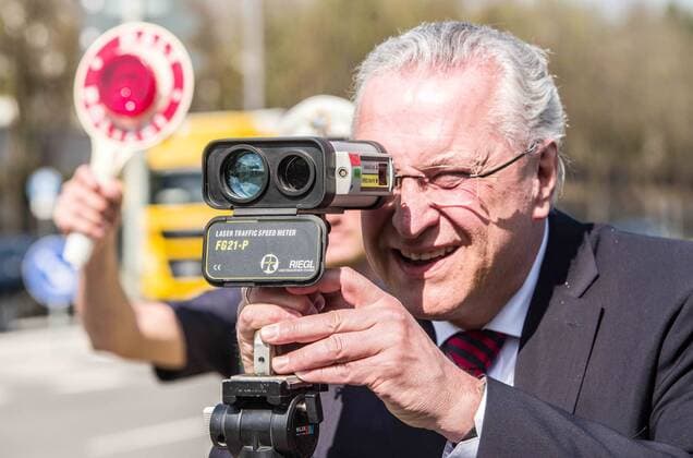 News Themen der Woche KW14 News Bilder des Tages April 3, 2019 - Munich, Bavaria, Germany - Bavarian Interior Minister JOACHIMM HERRMANN demonstrates some of the devices used for traffice safety, including LIDAR speed detection devices. The Bavarian Innenminister JOACHIM Herrmann opened the seventh Bavarian Blitzmarathon for traffic safety at Ingolstadter Strasse in Munich. During the 24 hour marathon, some 1,900 Bavarian police officers will be manning a potential 2,000 possible speeding zones. The program is called Ã¢â‚¬oeBayern mobil Ã¢â‚¬ sicher ans ZielÃ¢â‚¬Â and is part of a greater European effort from the TISPOL European traffic police network. Munich Germany - ZUMAb160 20190403_zbp_b160_018 Copyright: xSachellexBabbarx