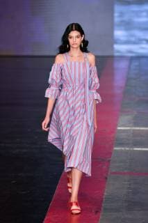(190404) -- MEXICO CITY, April 4, 2019 (Xinhua) -- A model presents a creation at the Armando Takeda Show during the Mercedes-Benz Fashion Week in Mexico City, Mexico, April 3, 2019. (Xinhua Xin Yuewei) MEXICO-MEXICO CITY-FASHION WEEK 