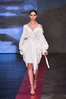 (190404) -- MEXICO CITY, April 4, 2019 (Xinhua) -- A model presents a creation at the Armando Takeda Show during the Mercedes-Benz Fashion Week in Mexico City, Mexico, April 3, 2019. (Xinhua Xin Yuewei) MEXICO-MEXICO CITY-FASHION WEEK 