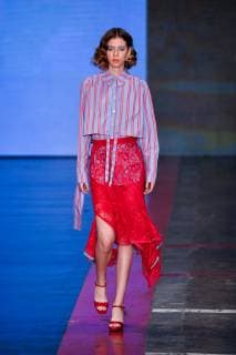 (190404) -- MEXICO CITY, April 4, 2019 (Xinhua) -- A model presents a creation at the Armando Takeda Show during the Mercedes-Benz Fashion Week in Mexico City, Mexico, April 3, 2019. (Xinhua Xin Yuewei) MEXICO-MEXICO CITY-FASHION WEEK 