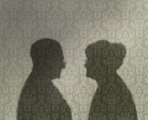 Schatten eines älteren Paares, das sich gegenseitig ansieht  Copyright: xGaryxWatersx 11591835