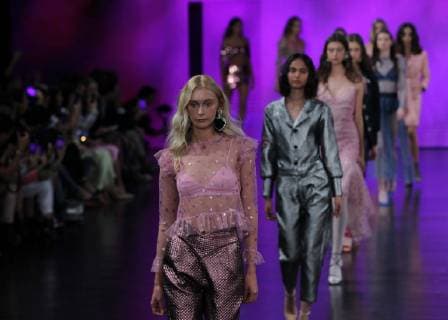 Models present creations by the Mexican brand Pink Magnolia during the Mexico s Fashion Week, in Mexico City, Mexico, on 4 April 2019. Mexico s Fashion Week !ACHTUNG: NUR REDAKTIONELLE NUTZUNG!  Copyright: xMarioxGuzmánx AME6442 20190405-636900283377975794