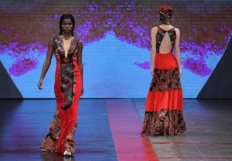 Models present creations by Mexican brand Lydya Lavin during the Mexico s Fashion Week, in Mexico City, Mexico, on 4 April 2019. Mexico s Fashion Week !ACHTUNG: NUR REDAKTIONELLE NUTZUNG!  Copyright: xMarioxGuzmánx AME6576 20190405-636900411284571504