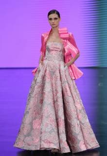 Models present creations by Mexican designer Benito Santos during the Mexico s Fashion Week, in Mexico City, Mexico, on 4 April 2019. Mexico s Fashion Week !ACHTUNG: NUR REDAKTIONELLE NUTZUNG!  Copyright: xMarioxGuzmánx AME6628 20190405-636900461858706485