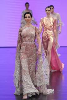 Models present creations by Mexican designer Benito Santos during the Mexico s Fashion Week, in Mexico City, Mexico, on 4 April 2019. Mexico s Fashion Week !ACHTUNG: NUR REDAKTIONELLE NUTZUNG!  Copyright: xMarioxGuzmánx AME6631 20190405-636900469268724007