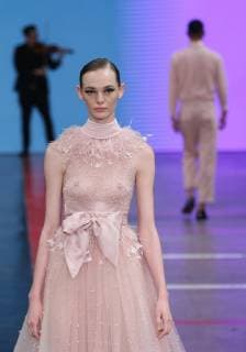 Models present creations by Mexican designer Benito Santos during the Mexico s Fashion Week, in Mexico City, Mexico, on 4 April 2019. Mexico s Fashion Week !ACHTUNG: NUR REDAKTIONELLE NUTZUNG!  Copyright: xMarioxGuzmánx AME6634 20190405-636900469899822288
