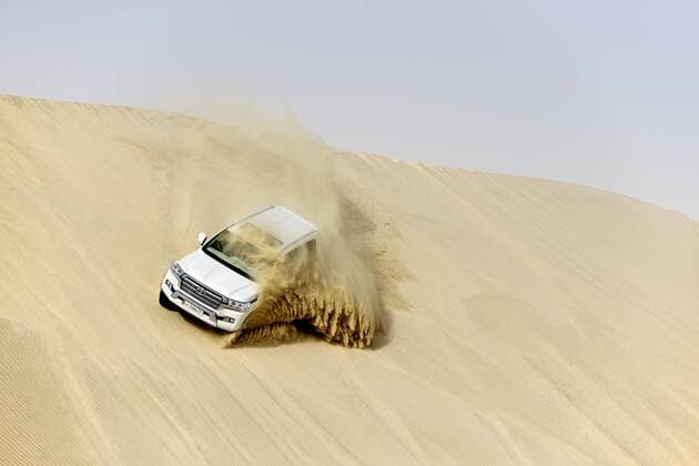  Jeeptour in der Sandwüste, Dune-Bashing, Sealine Sand Dunes, Mesaieed, Doha, Qatar *** Jeep Tour in the Sand Desert Dune Bashing Sealine Sand Dunes Mesaieed Doha Qatar Copyright: imageBROKER/NorbertxEisele-Hein iblnex04860648.jpg