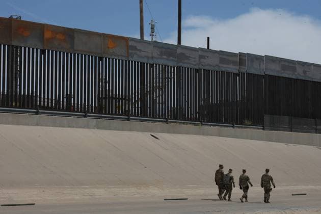 Mexico: Army of USA arrived at the border between Juarez and El Paso Soldiers from the United States, arrived at the border between Juarez and El Paso, Texas, United States, to take care of the frontier border, of the migrants, installed barbed wire near the wall that divides both countries Juarez Chihuahua Mexico  DavidxPeinado