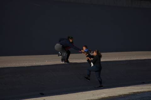 Mexico: Migrants cross the border Three women and a baby of Honduras crossed the border limit between Mexico and the United States to give up to the authorities, to be able to ask for political asylum. jUarez Chihuahua Mexico  DavidxPeinado