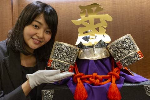 April 5, 2019 - Tokyo, Japan - A member of staff poses for a photograph with an ornamental samurai helmet Kabuto decorated with a pure gold made imperial era name Heisei goes on sale in Tokyo. Japan s jeweler Tanaka Kikinzoku Jewelry is selling a pure 24K gold made Heisei-era calligraphy on a pure silver made samurai helmet, weighing 400g and priced 6,000,000 yen (approx. US$ 53,691) at their Ginza shop, to celebrate the Heisei Era ending with the abdication of the Emperor Akihito next April 30. Tokyo Japan - ZUMAm191 20190405_zap_m191_020 Copyright: xRodrigoxReyesxMarinx