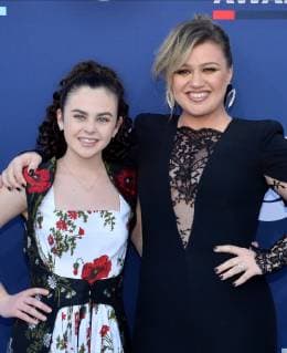 (L-R) Chevel Shepherd and Kelly Clarkson attend the 54th annual Academy of Country Music Awards held at the MGM Grand Garden Arena in Las Vegas, Nevada on April 7, 2019. The show will broadcast live on CBS.  LAP20190407398 JIMxRUYMEN