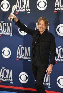 April 7, 2019 - Las Vegas, NV, USA - LAS VEGAS, NEVADA - APRIL 07: Entertainer of the Year award winner Keith Urban poses in the press room during the 54th Academy Of Country Music Awards at MGM Grand Hotel & Casino on April 07, 2019 in Las Vegas, Nevada. Photo: imageSPACE Las Vegas USA - ZUMAs181 20190407_zea_s181_454 Copyright: xImagespacex