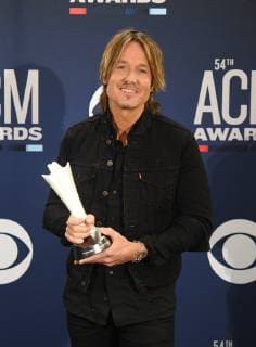 April 7, 2019 - Las Vegas, NV, USA - LAS VEGAS, NEVADA - APRIL 07: Entertainer of the Year award winner Keith Urban poses in the press room during the 54th Academy Of Country Music Awards at MGM Grand Hotel & Casino on April 07, 2019 in Las Vegas, Nevada. Photo: imageSPACE Las Vegas USA - ZUMAs181 20190407_zea_s181_457 Copyright: xImagespacex