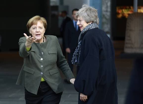 News Themen der Woche KW15 News Bilder des Tages Bundeskanzlerin Angela Merkel, Premierministerin des Vereinigten Königreichs Großbritannien und Nordirland, Theresa May, Deutschland, Berlin, Bundeskanzleramt, Bildtermin bei der Begrüßung der Premierministerin des Vereinigten Königreichs Großbritannien und Nordirland, Theresa May, durch Bundeskanzlerin Angela Merkel, 09.04.2019 *** Federal Chancellor Angela Merkel Prime Minister of the United Kingdom of Great Britain and Northern Ireland Theresa May Germany Berlin Federal Chancellery Photo opportunity at the welcoming of the Prime Minister of the United Kingdom of Great Britain and Northern Ireland Theresa May by Federal Chancellor Angela Merkel 09 04 2019