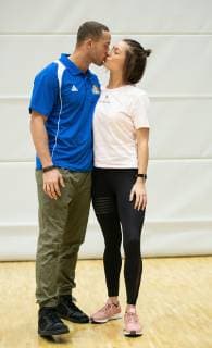 09 04 2019 xfux Basketball BBL Frankfurt Skyliners Training and press conference Bachelor Andrej Mangold azspor wispor emspor emonline v l Andrej Mangold Fraport Skyliners Frankfurt kisses his girlfriend Jennifer Lange Frankfurt
