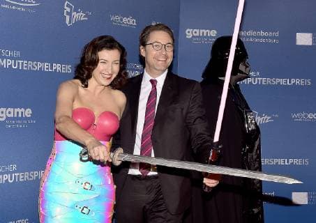 09 04 2019 xlakx Entertainment eSports Award of the German Computer Game Prize 2019 emspor v l Dorothee Bär MdB Minister of State for Digitisation and Steffen Seibert Government Spokesman of the German Federal Government State Secretary at the German Computer Game Prize 2019 in the Admiralspalast Berlin Berlin