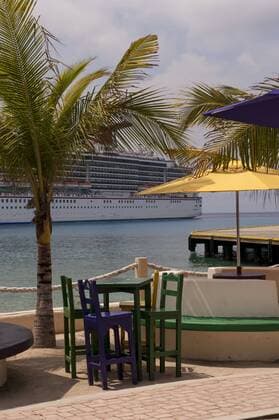 Mexico, Cozumel, store, cruise ship, waterfront, cafe  Copyright: xLisaxEngelbrechtx SA13 LEN0058