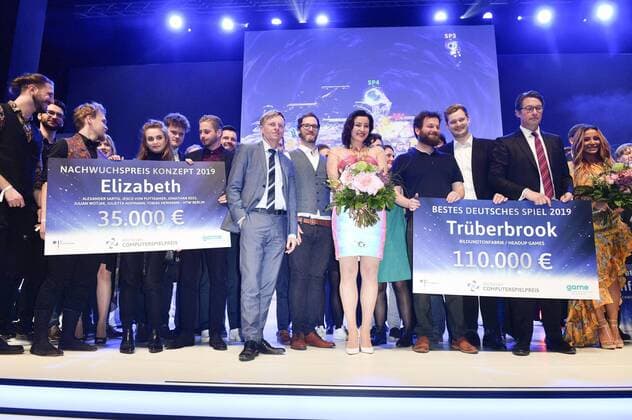 Dorothee Bär and Andreas Scheuer with the winners of the German Computer Game Award 2019 at the Admiralspalast Berlin 09 04 2019 Foto:xF.xKernx xFuturexImage