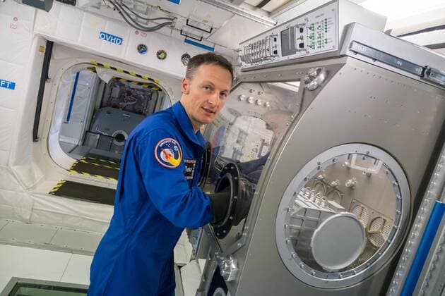  Matthias Maurer, Astronaut, im SpaceShip EAC, Trainingscenter für Astronauten, Köln, Deutschland, Europa *** Matthias Maurer Astronaut at the SpaceShip EAC Training Center for Astronauts Cologne Germany Europe Copyright: imageBROKER/UlrichxZillmann ibluzi04869774.jpg