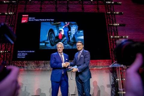 11-04-2019 Amsterdam Prince Constantijn with the winner of the World Press Photo, John Moore, who won with his photo of the ‘’Crying Girl on the Border’’ during the World Press Photo 2018 award at the Westergasfabriek in Amsterdam.  Copyright: xPPEx