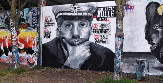 Tuebingen 13 04 2019 The last bull a Grafitti Portrait of Tuebingens mayor Boris Palmer The Greens on a legal graffiti wall in Tuebingen with Bildzeitung Headlines ULMER Pressebildagentur