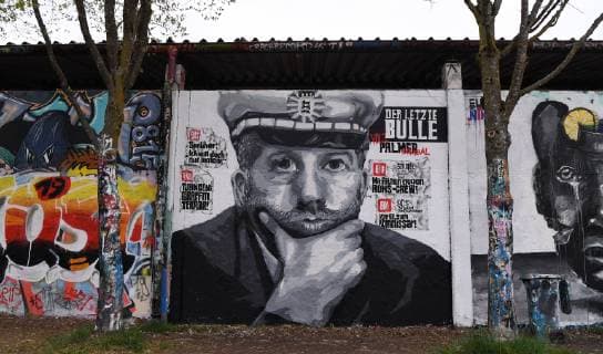 Tuebingen 13 04 2019 The last bull a Grafitti Portrait of Tuebingens mayor Boris Palmer The Greens on a legal graffiti wall in Tuebingen with Bildzeitung Headlines ULMER Pressebildagentur