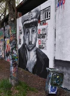 Tuebingen 13 04 2019 The last bull a Grafitti Portrait of Tuebingens mayor Boris Palmer The Greens on a legal graffiti wall in Tuebingen with Bildzeitung Headlines ULMER Pressebildagentur