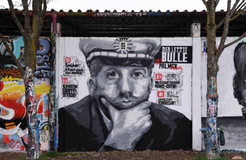 Tuebingen 13 04 2019 The last bull a Grafitti Portrait of Tuebingens mayor Boris Palmer The Greens on a legal graffiti wall in Tuebingen with Bildzeitung Headlines ULMER Pressebildagentur