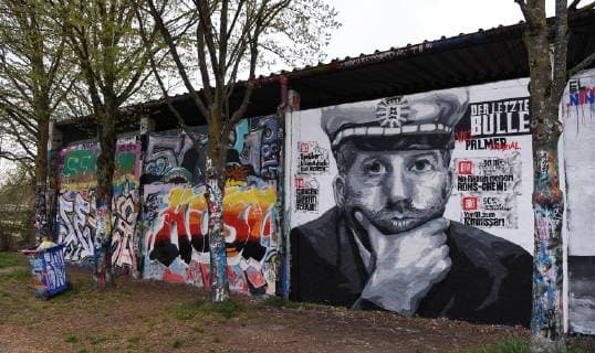Tuebingen 13 04 2019 The last bull a Grafitti Portrait of Tuebingens mayor Boris Palmer The Greens on a legal graffiti wall in Tuebingen with Bildzeitung Headlines ULMER Pressebildagentur
