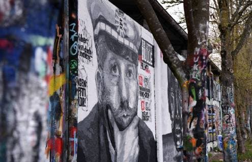 Tuebingen 13 04 2019 The last bull a Grafitti Portrait of Tuebingens mayor Boris Palmer The Greens on a legal graffiti wall in Tuebingen with Bildzeitung Headlines ULMER Pressebildagentur