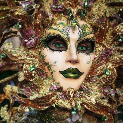Portrait Venetian Mask with green eyes and green lips Carnival in Venice Venetia Italy Europe Copyright: imageBROKER/AngelaxtoxRoxel iblant04871422.jpg