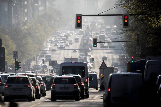 Street scene on Bismarckstrasse during morning rush hour Berlin 16 04 2019 Berlin Germany Copyright: xFlorianxGaertner photothek.netx