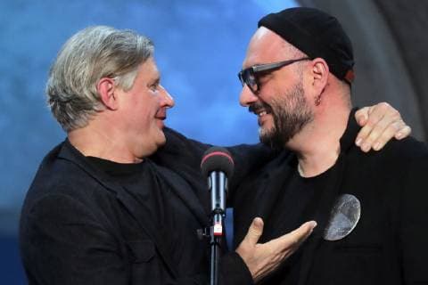 Entertainment Bilder des Tages MOSCOW, RUSSIA - APRIL 16, 2019: Choreographer Yuri Posokhov (L) and Russian stage and film director Kirill Serebrennikov attend the 2019 Golden Mask award ceremony at the Historic Stage of the Bolshoi Theatre. Vyacheslav Prokofyev TASS  TS0A86F9
