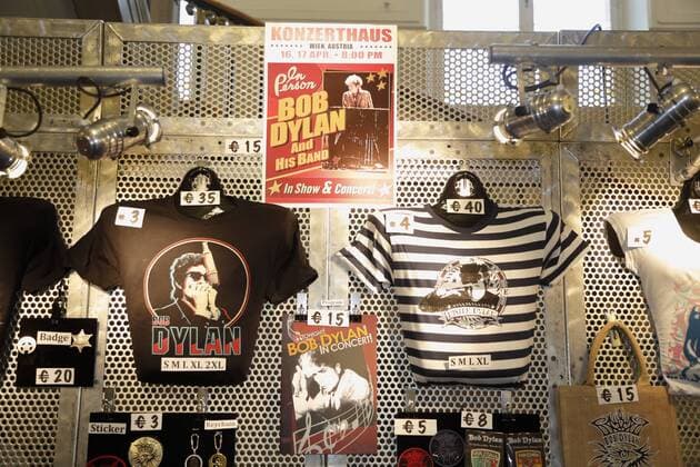 Bob DYLAN live in concert Vienna Konzerthaus 16 04 2019 Bob Dylan Merchandising Vienna Austria AVN101002264018 101