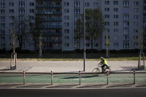A cyclist is riding on a bicycle path on Holzmarktstrasse which is separated from the lanes for cars by bollards Berlin 17 04 2019 Berlin Germany Copyright: xFlorianxGaertner photothek.netx